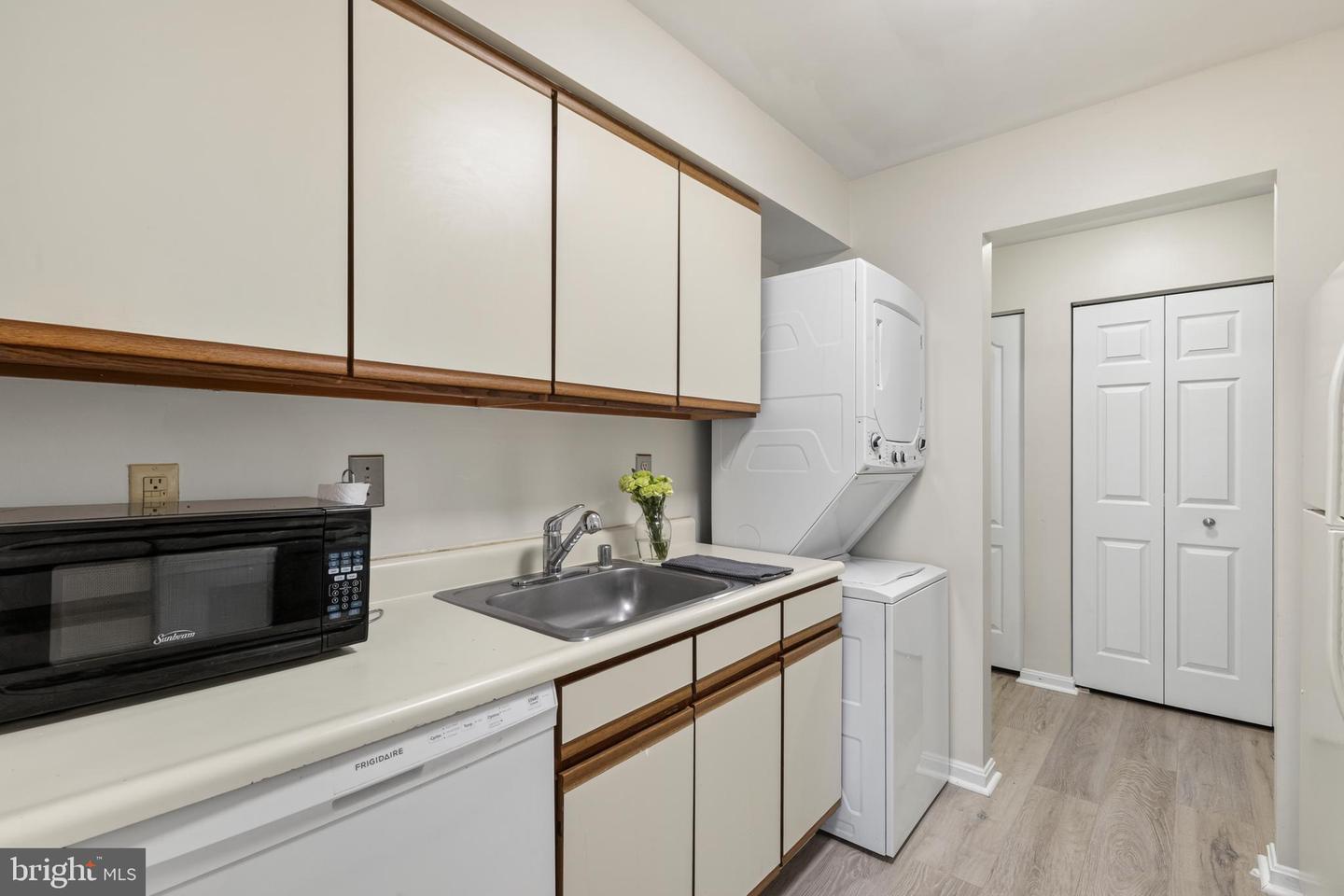8337 Montgomery Run Rd #D &mdash; Photo 3